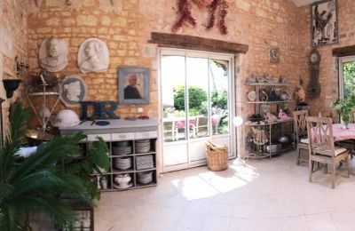 Manoir à vendre Gémozac, Nouvelle-Aquitaine, Der Wintergarten mit Zugang zu den Gartenterrassen