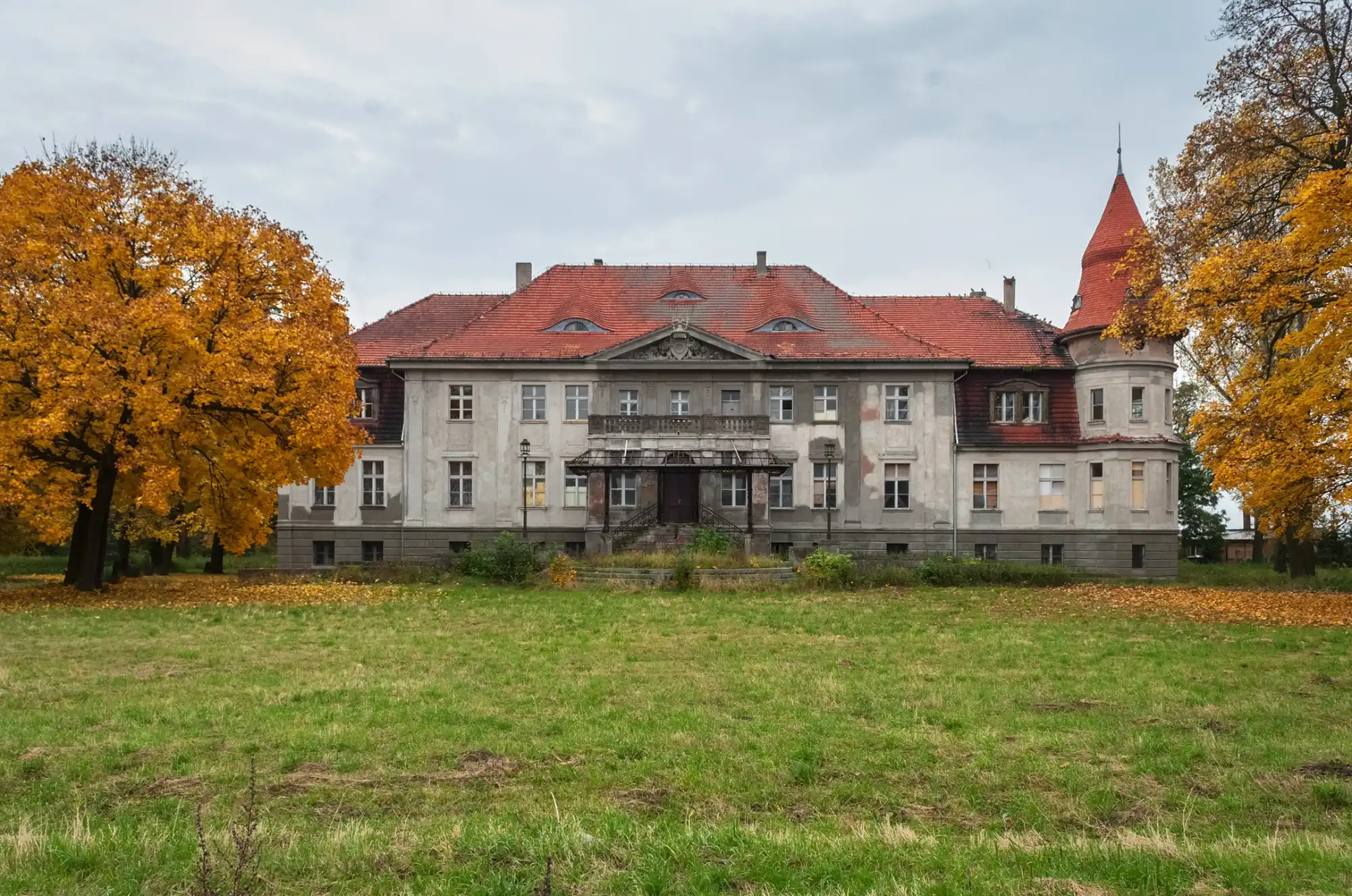Photos Neobarockes Herrenhaus in Karczewo