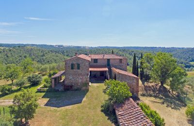 Bauernhaus kaufen Asciano, Toskana:  RIF 2982 Blick auf Anwesen