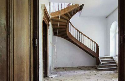 Herrenhaus/Gutshaus kaufen Lubiatów, Dwór w Lubiatowie, Lodz:  Treppe