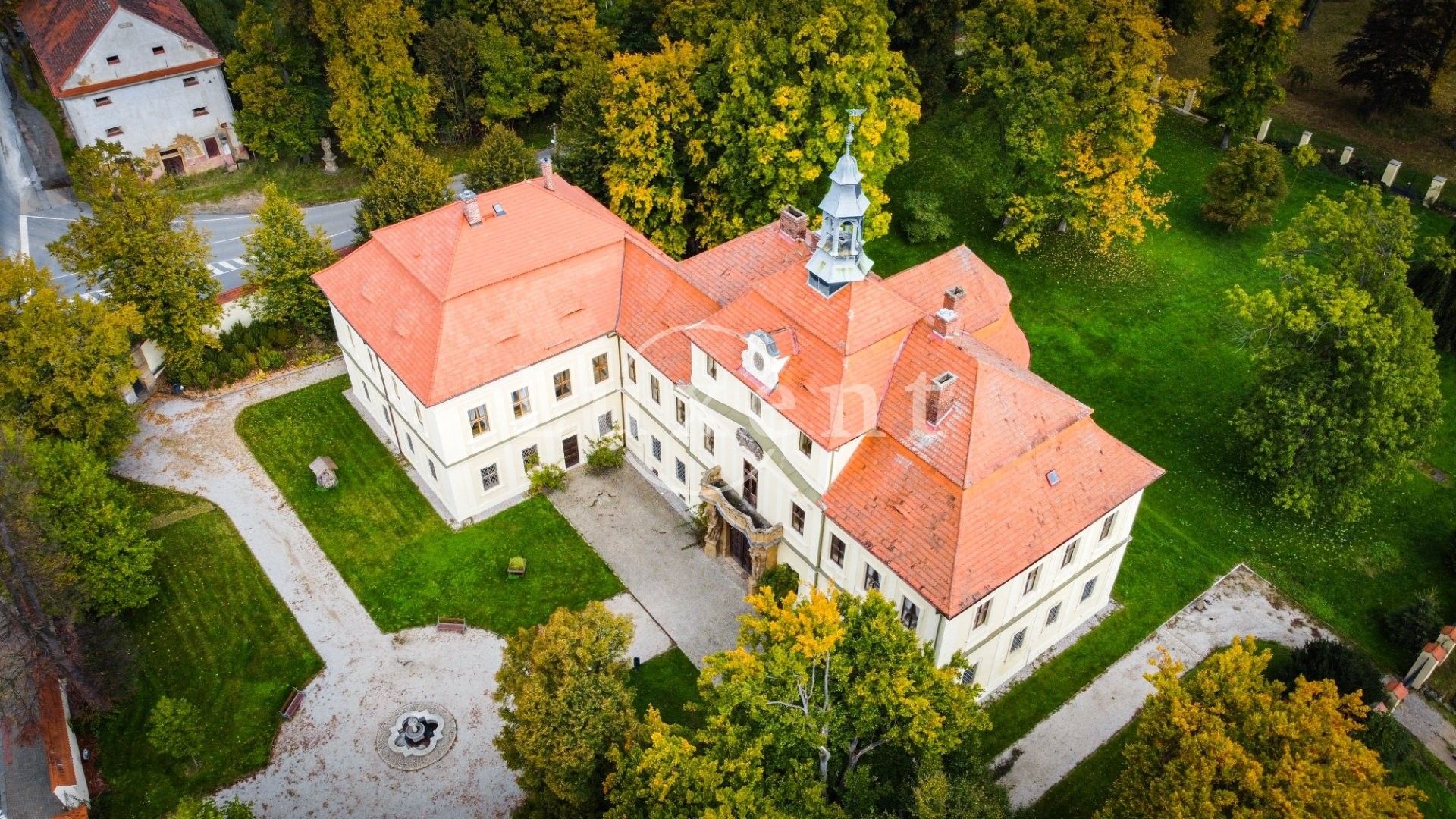 Fotos Saniertes Schloss in Westböhmen mit Park - optional 380 Ha Grundbesitz zusätzlich