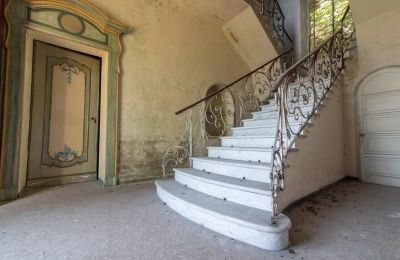Historische Villa kaufen 28838 Stresa, Via Giuseppe Mazzini, Piemont:  Treppenhaus
