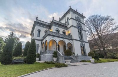 Historische Villa kaufen 28040 Lesa, Piemont:  Außenansicht