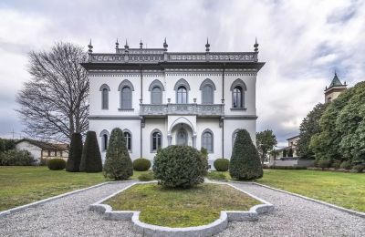 Historische Villa kaufen 28040 Lesa, Piemont:  Rückansicht