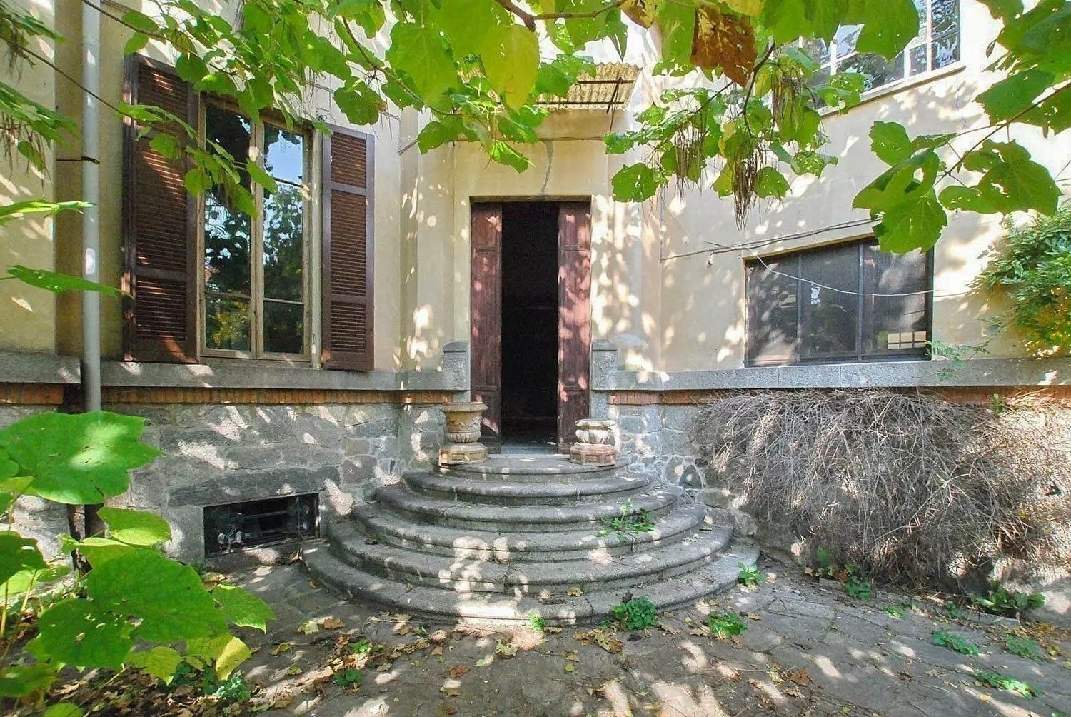Fotos Schlossähnliche Villa in Golasecca, Piemont