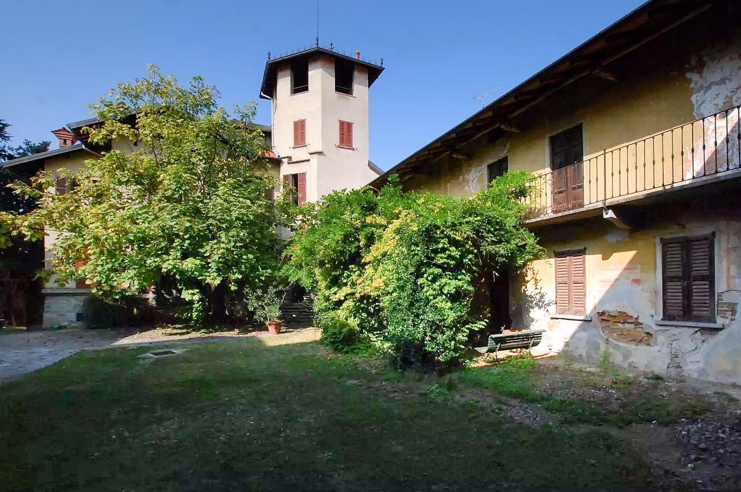 Fotos Schlossähnliche Villa in Golasecca, Piemont
