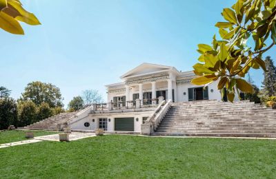 Historische Villa kaufen 28040 Lesa, Piemont:  Seitenansicht