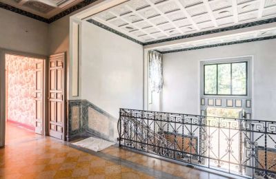 Historische Villa kaufen 28040 Lesa, Piemont:  Treppenhaus