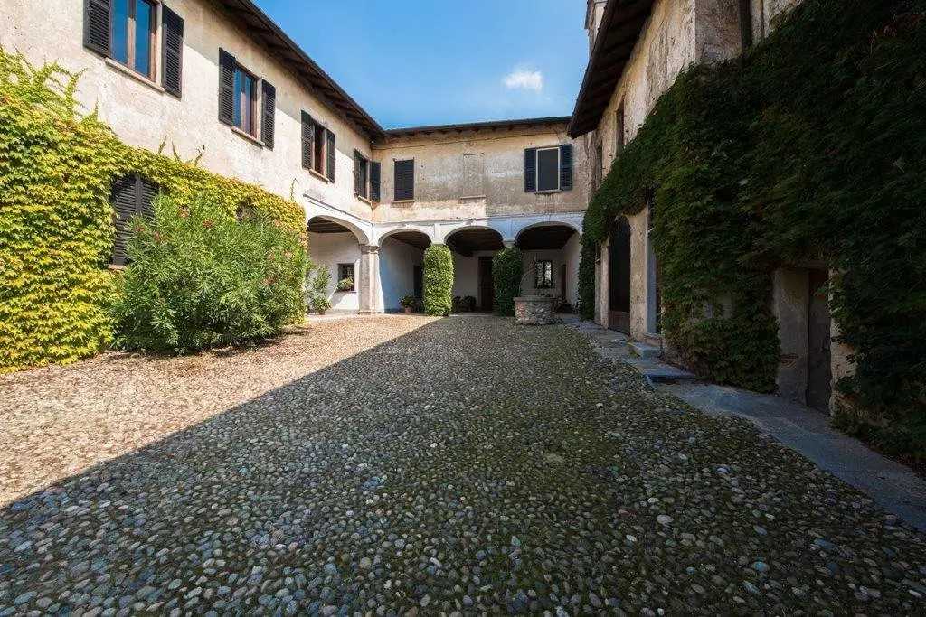 Fotos Ehemaliges Kloster über den Hügeln von Varese