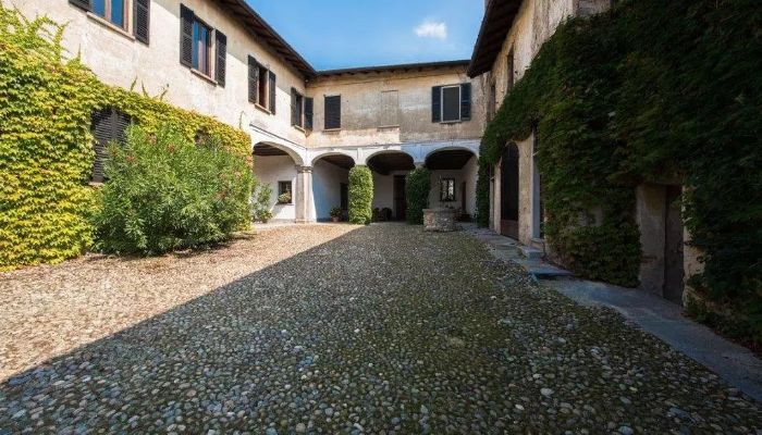 Ex convento benedettino del XIII secolo in vendita vicino a Varese