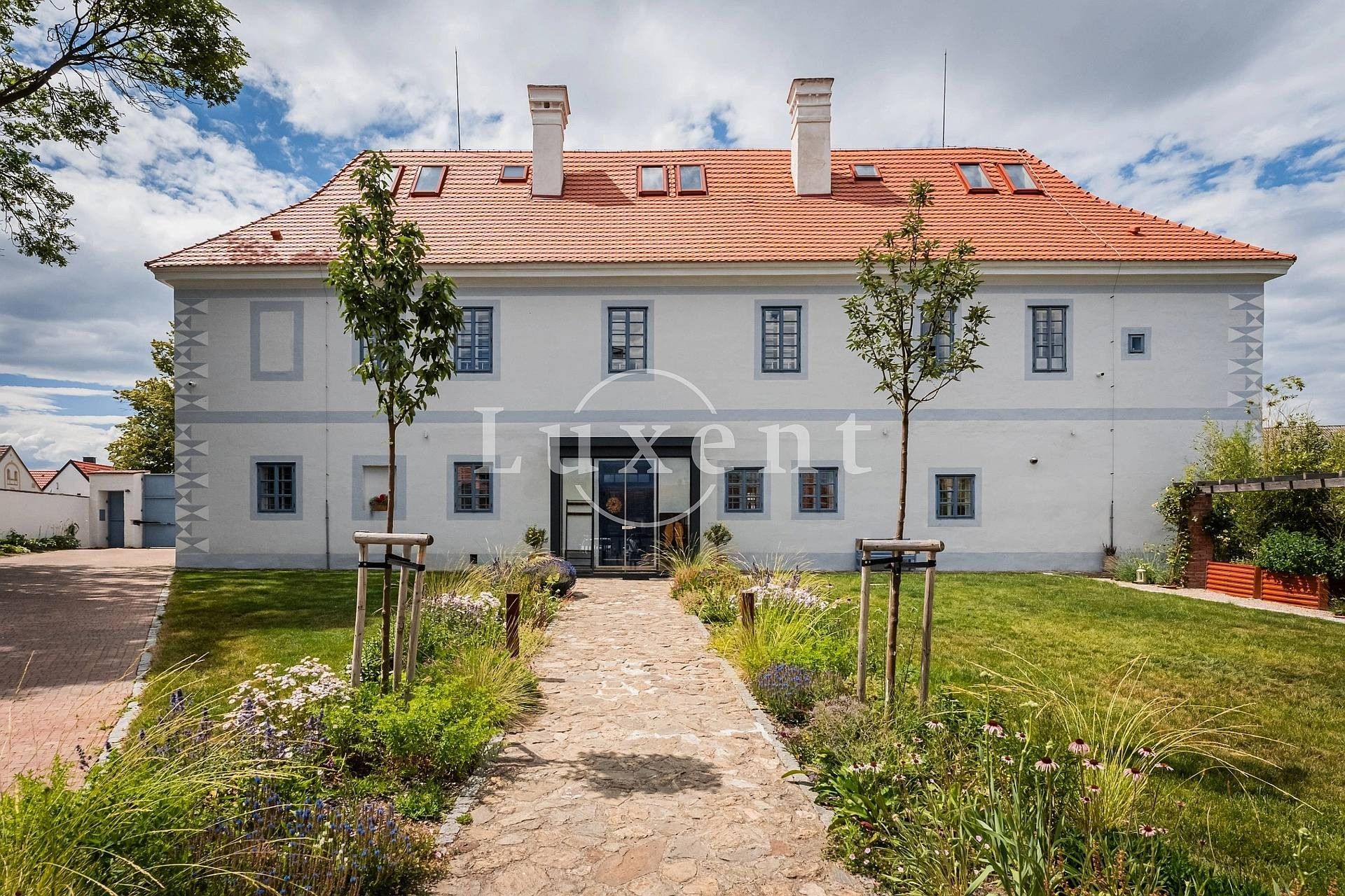 Fotos Saniertes Schloss ohne Schutzstatus mit Wärmepumpe und sehr guter Energieeffizienz