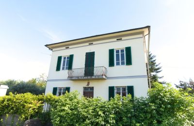 Charakterimmobilien, Tolle Jugendstilvilla mit Dépendance und Pool bei Lucca