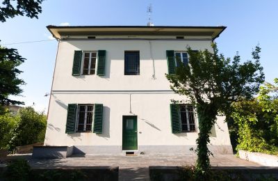 Historische Villa kaufen Lucca, Toskana, Seitenansicht