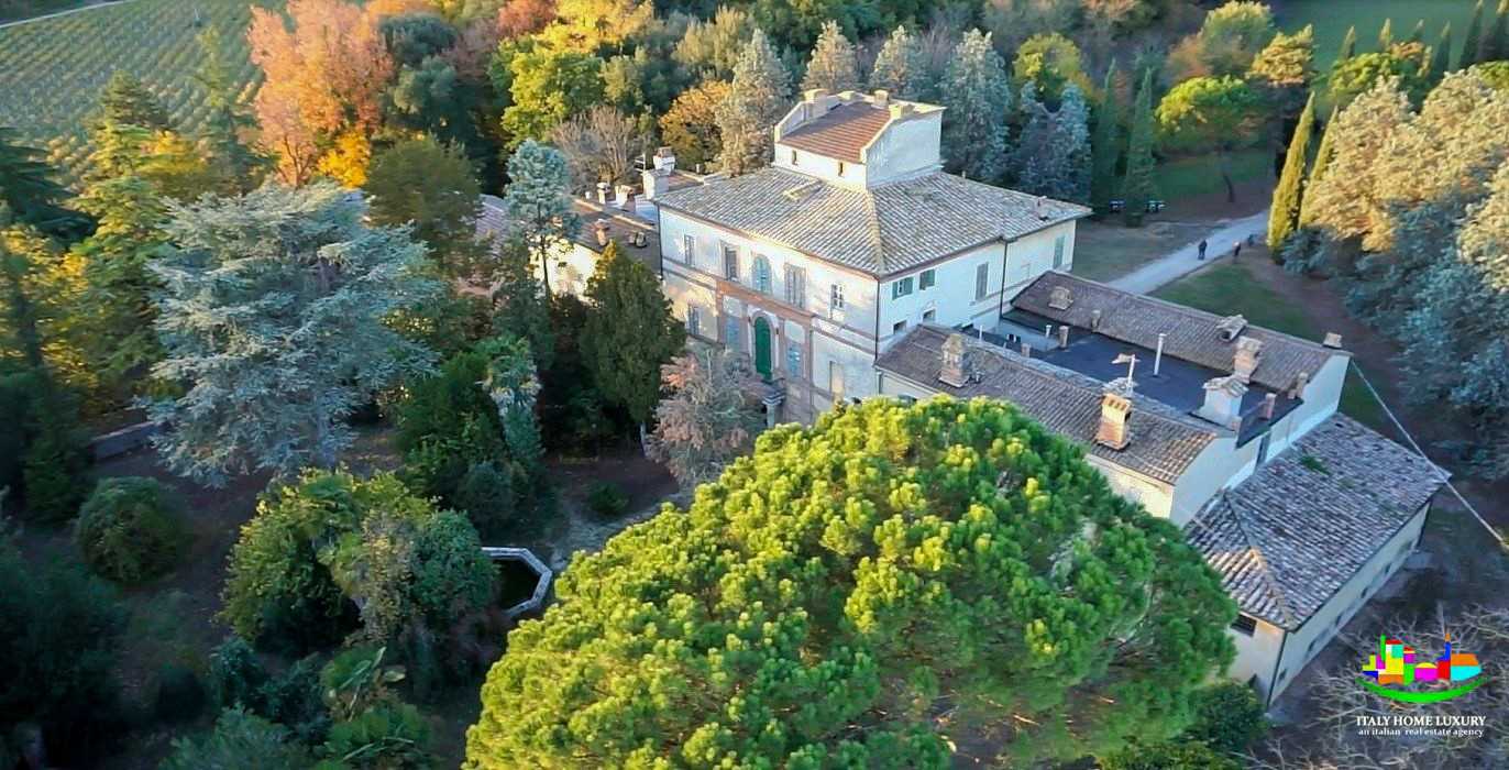 Fotos Schönes Landschloss/Palazzo mit Park in Marsciano