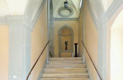 Schloss kaufen 06055 Marsciano, Umbrien, Treppe