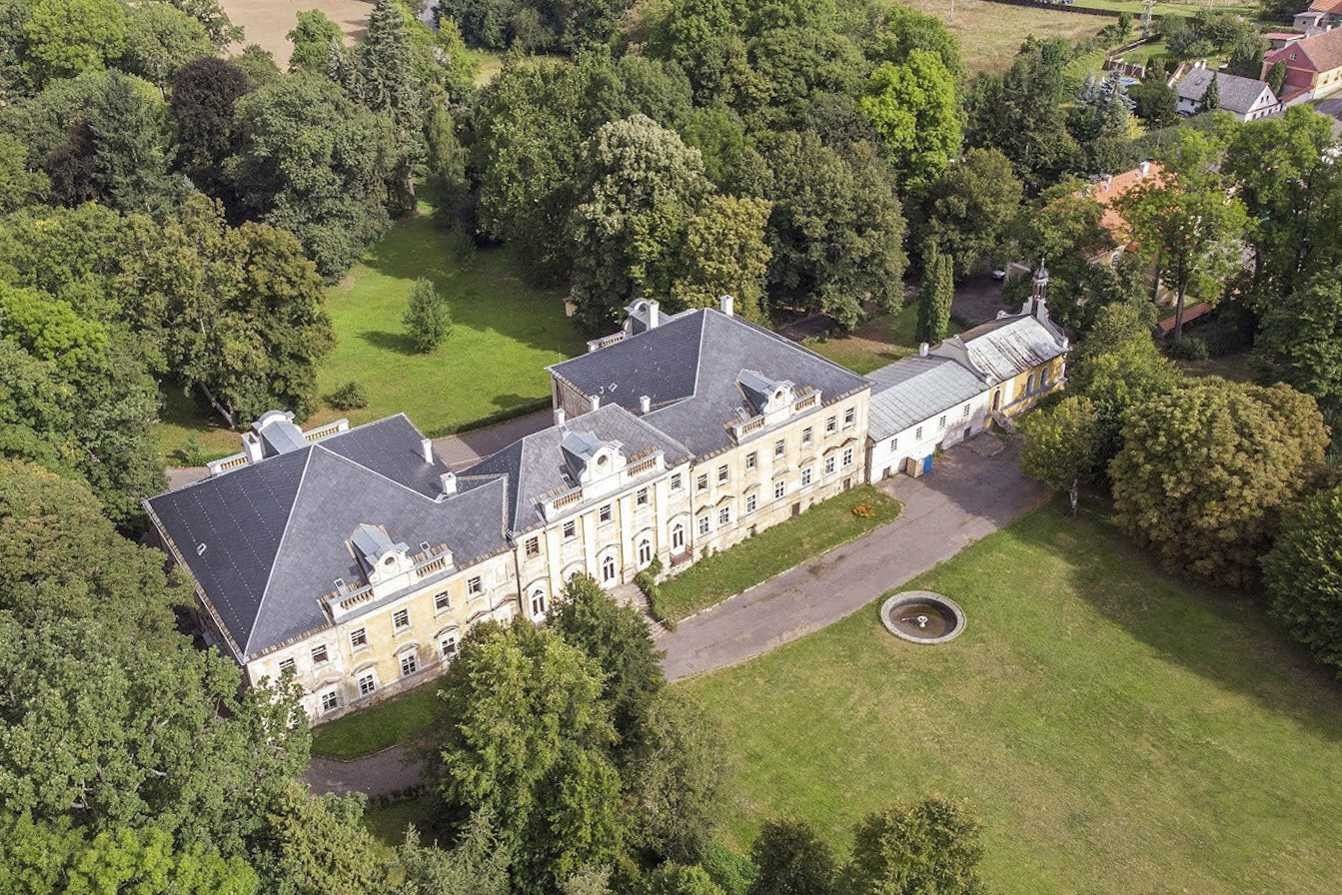 Fotos Schloss in Mittelböhmen bei Dobříš