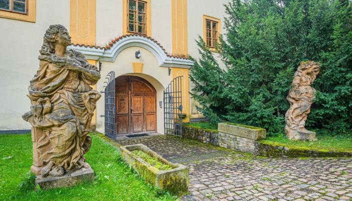 Proprietà eccezionale vicino a Praga: la fortezza di Třebotov