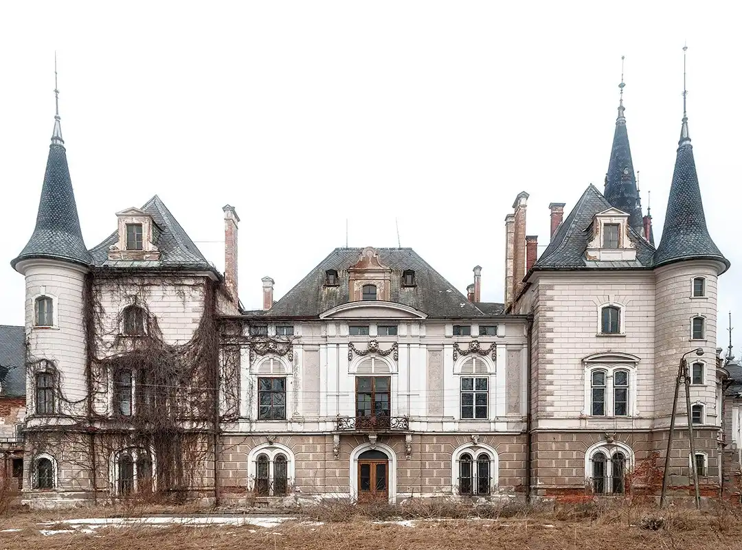 Fotos Schloss Bożków in Polen - Herausragendes Kulturdenkmal in Niederschlesien