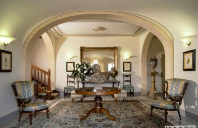 Historische Villa kaufen Lari, Toskana:  Eingangshalle