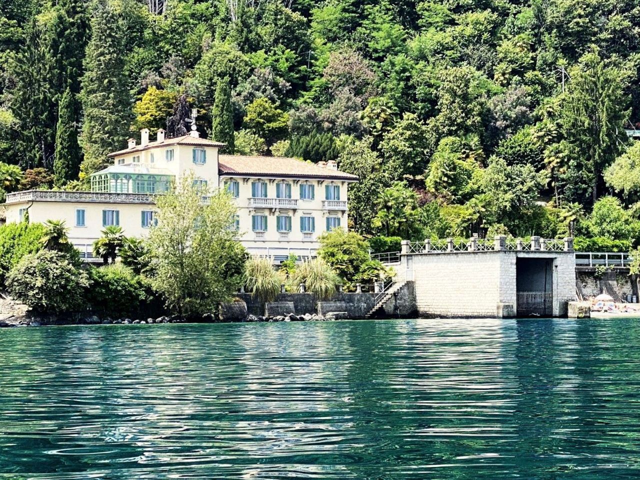 Fotos Große Charaktervilla mit privatem Strand und Bootsanleger