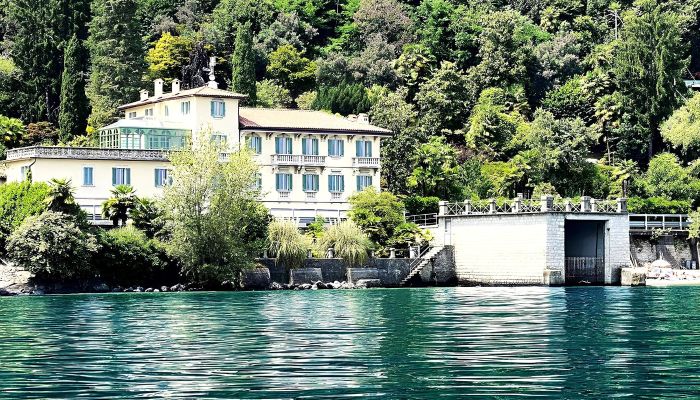 Historische Villa mit Privatstrand und Bootsanleger in Oggebbio, Vertrauliches Immobilienangebot