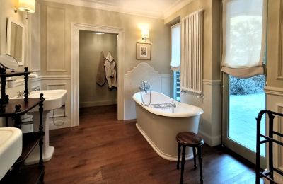Historische Villa kaufen 28824 Oggebbio, Piemont, Badezimmer