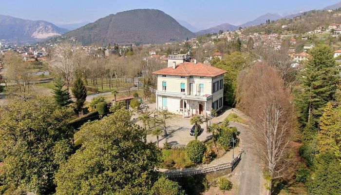 Villa storica di lusso a Verbania con panorama sul lago