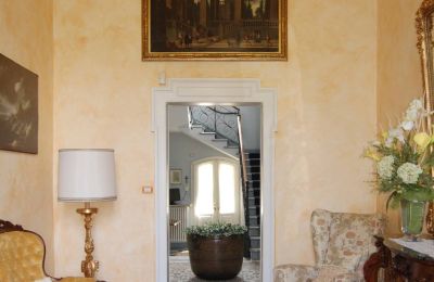 Historische Villa kaufen Merate, Lombardei:  Eingangshalle