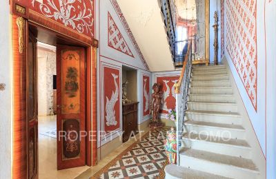 Historische Villa kaufen Dizzasco, Lombardei:  Treppenhaus