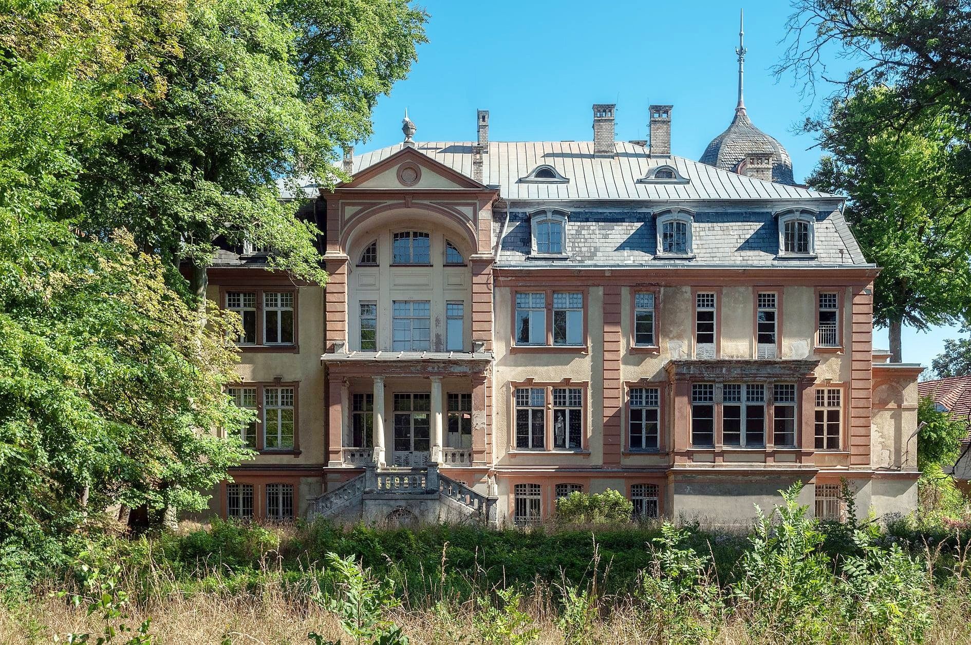 Fotos Schloss Briesnitz mit Gutsgebäuden in Lebus