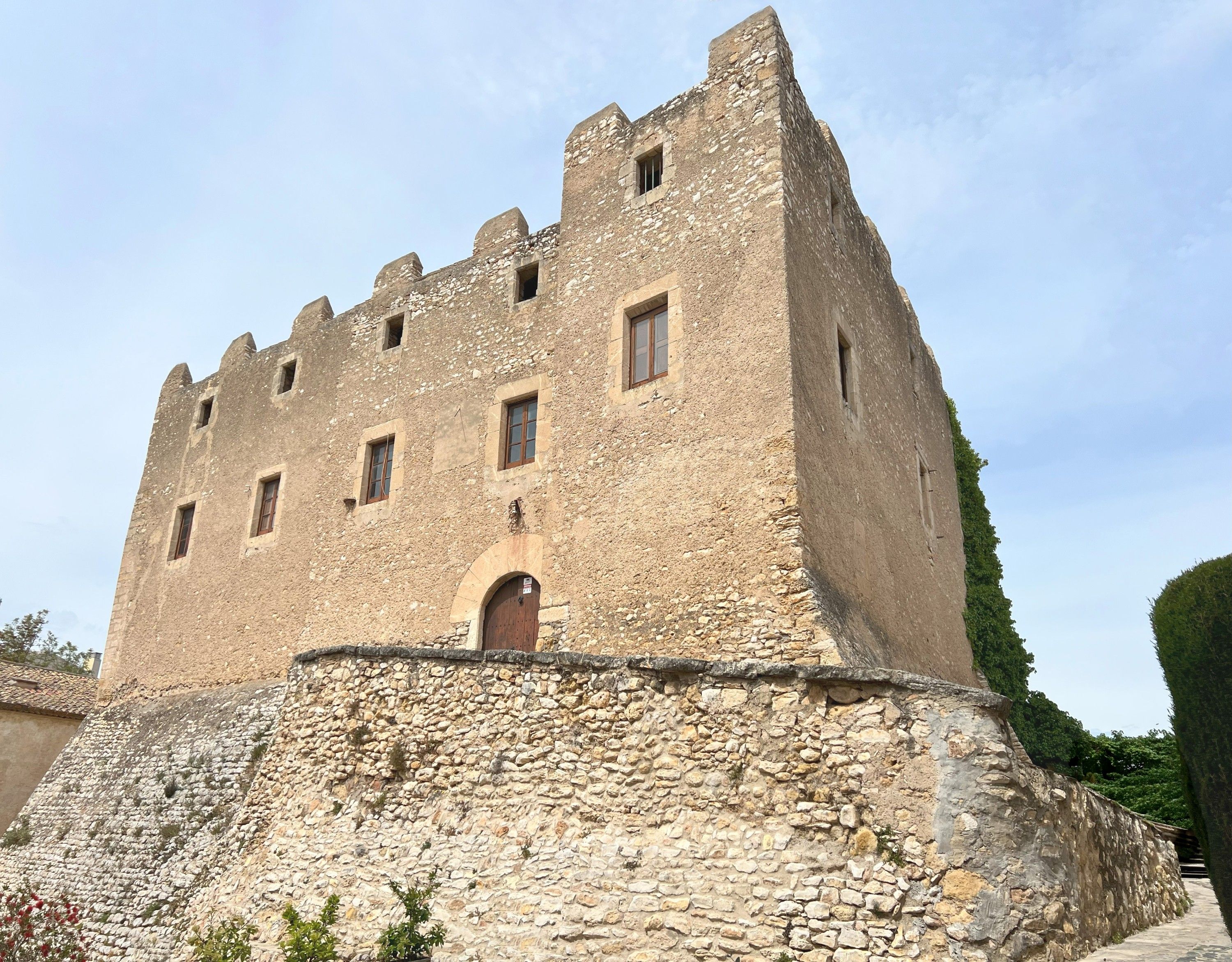 Mittelalterliche Burg mit Meerblick südlich von Barcelona, Burg kaufen