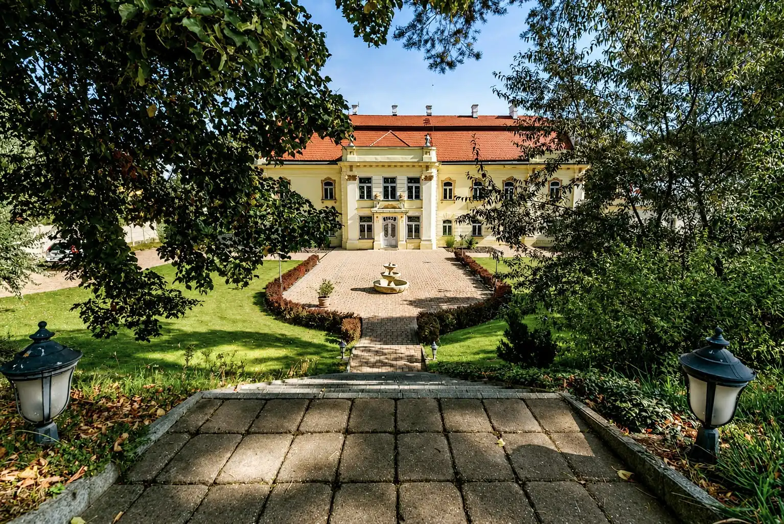 Fotos Secesný kaštieľ s parkom na západnom Slovensku