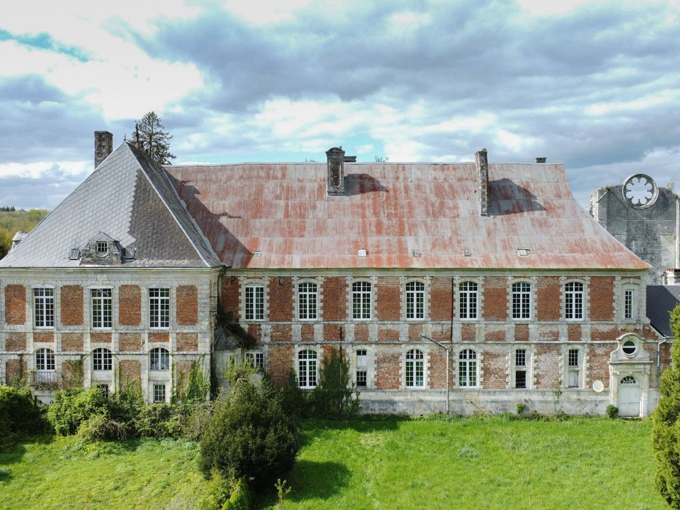 Fotos Ehemaliges Kloster am Fuße der Ardennen, Frankreich-Belgien