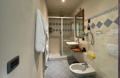 Historische Villa kaufen Bee, Piemont, Badezimmer