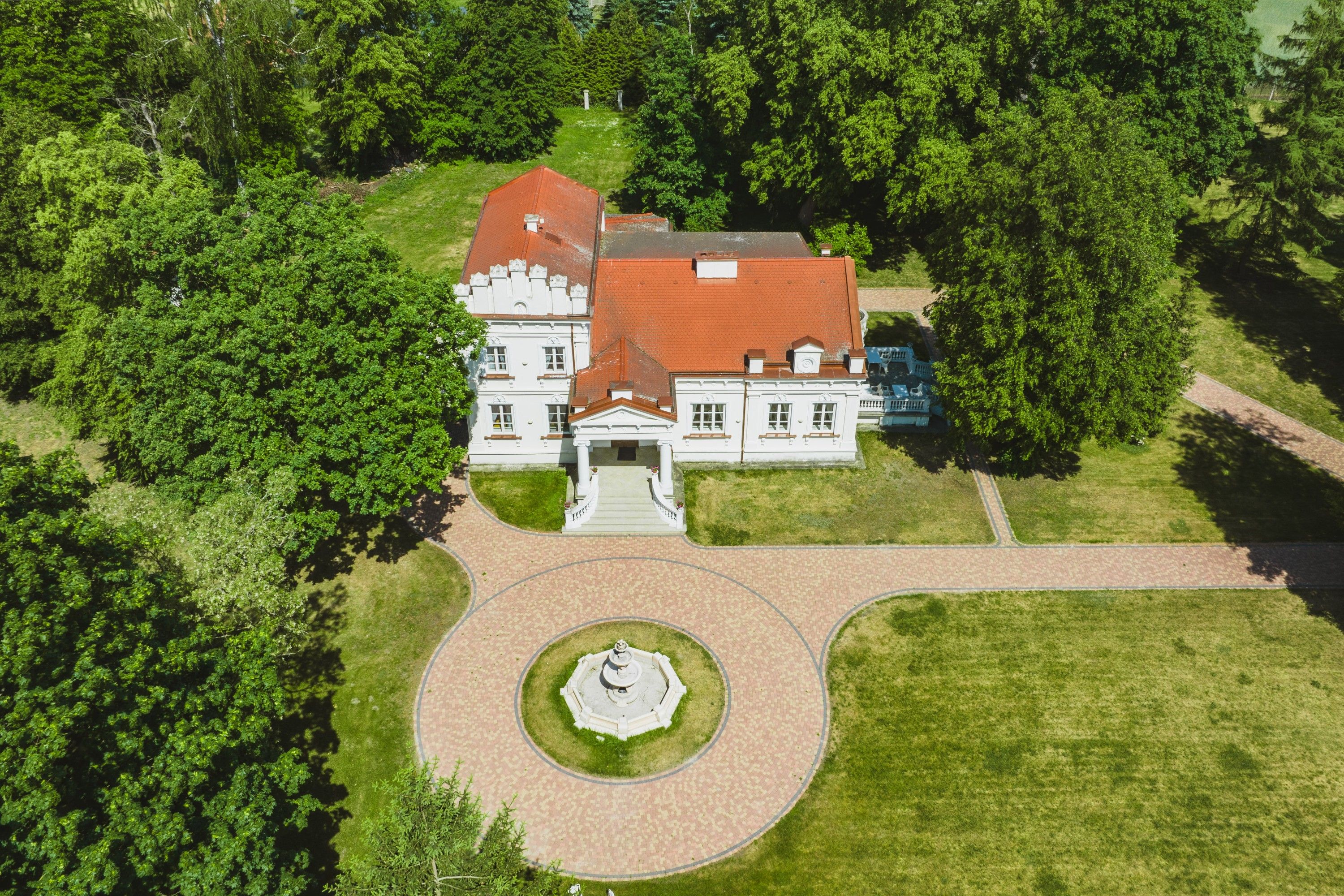 Fotos Palast mit Park bei Warschau