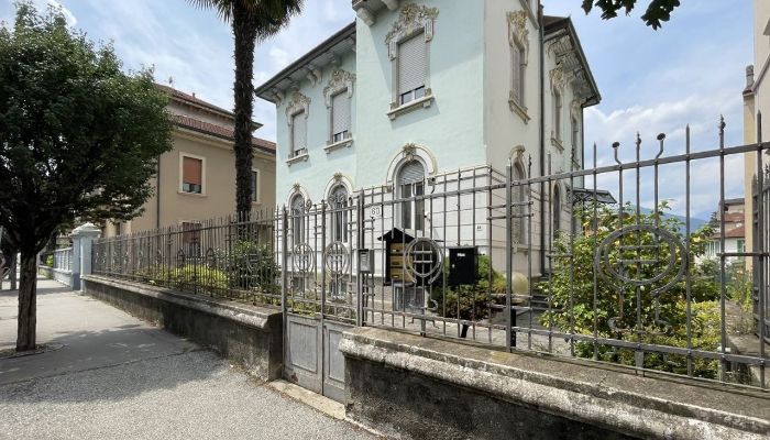 Appartamento in edificio storico in vendita Luino, Lombardia,  Italia