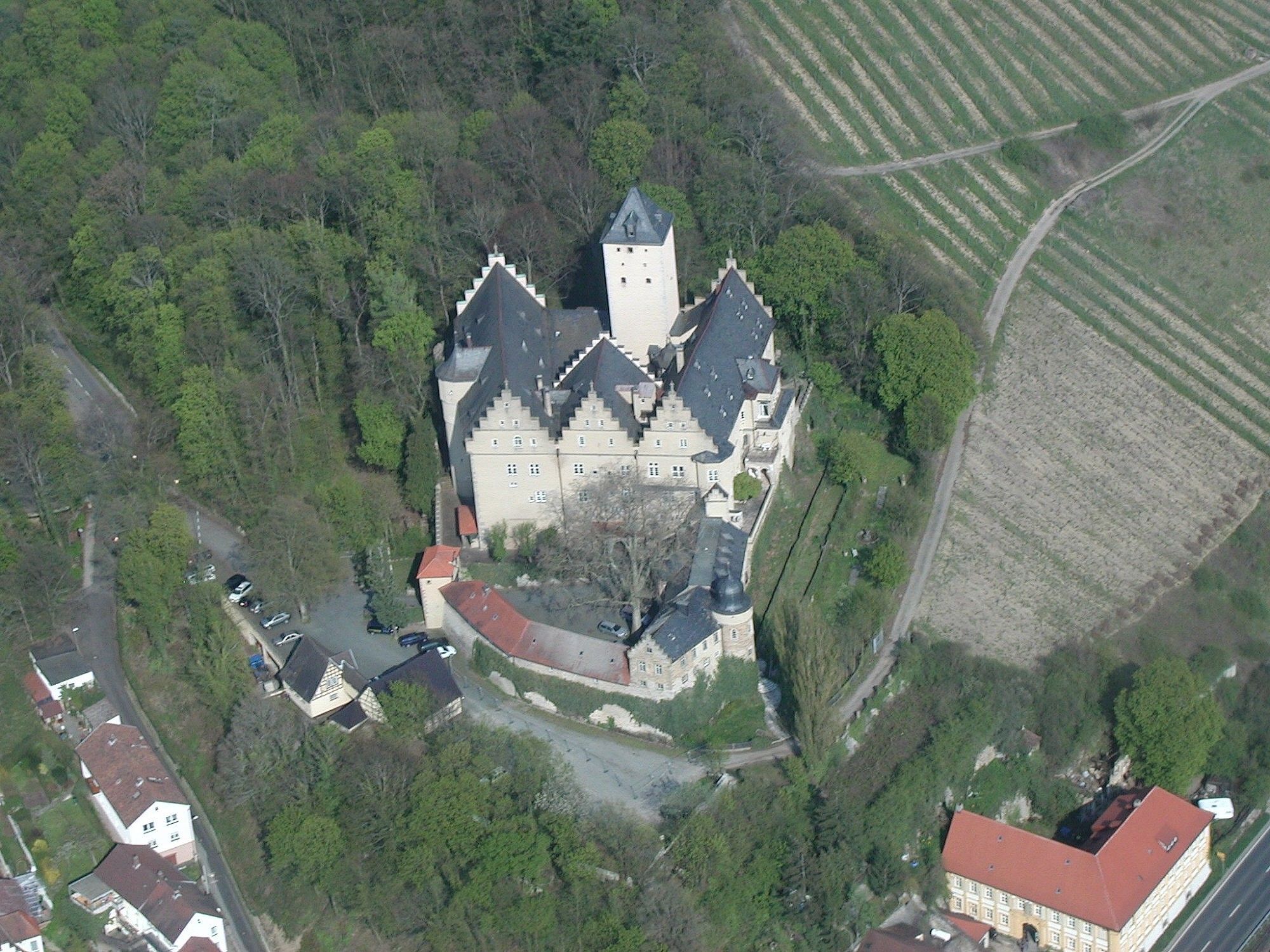 Fotos Eines der schönsten Schlösser in Franken - Geburtsort von Gunter Sachs