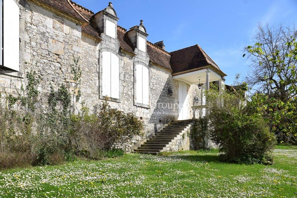 Photos Château du 17ème siècle avec cour d'honneur, piscine sur 8,9 hect Monflanquin