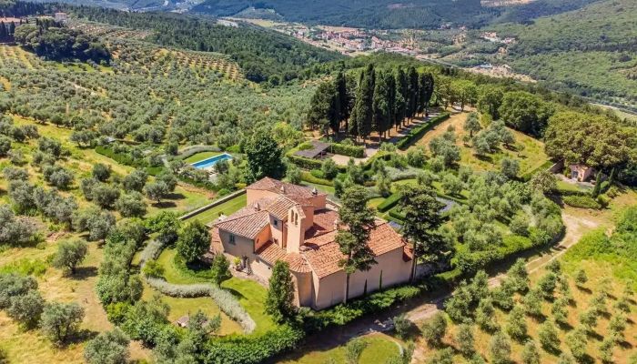 Ex convento rinascimentale con giardino all’italiana e piscina panoramica vicino a Firenze