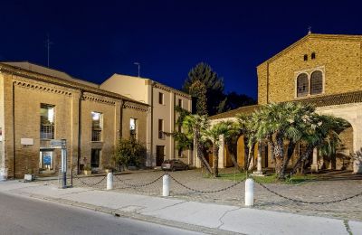 Heilige Mauern, neues Leben: Eine Kirche als Zuhause, Foto 1