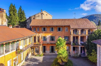 Historische Villa kaufen Miasino, Piemont, Außenansicht