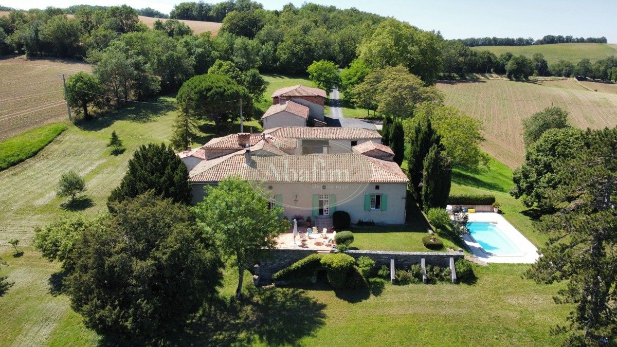 Photos Manoir et gîte de 10 hectares dans le sud de la France
