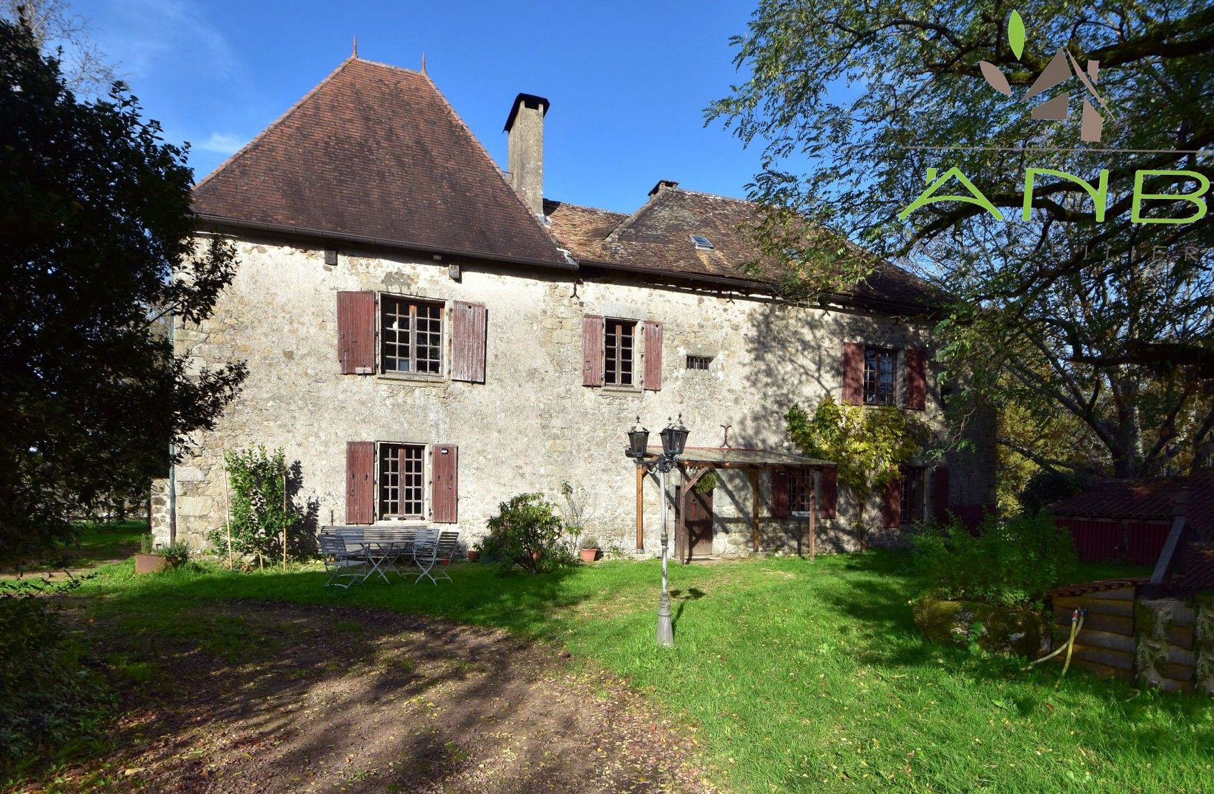 Photos Manoir avec gîtes, étang et pâturages