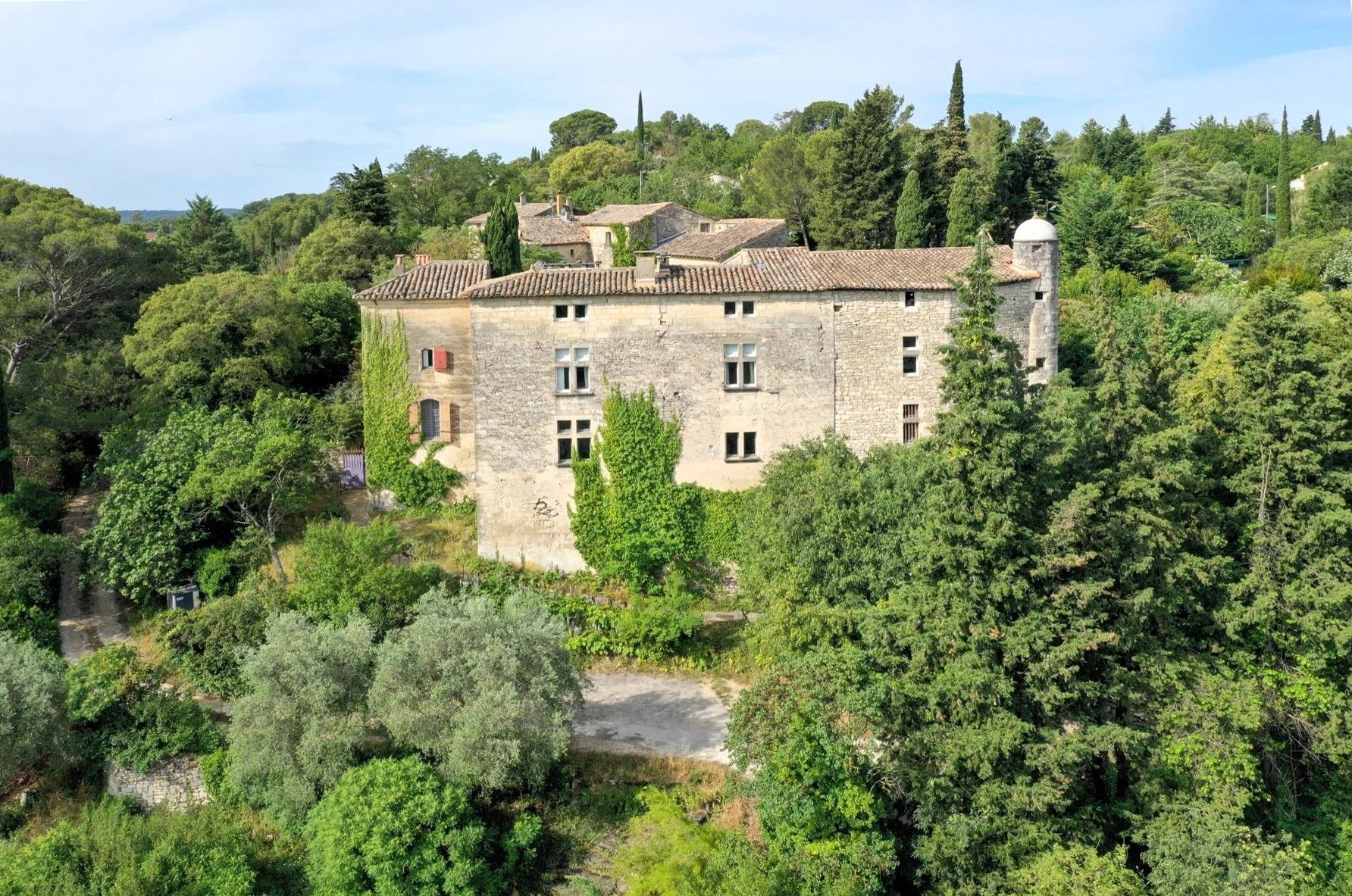 Immagini Proprietà storica in un contesto eccezionale a Uzès