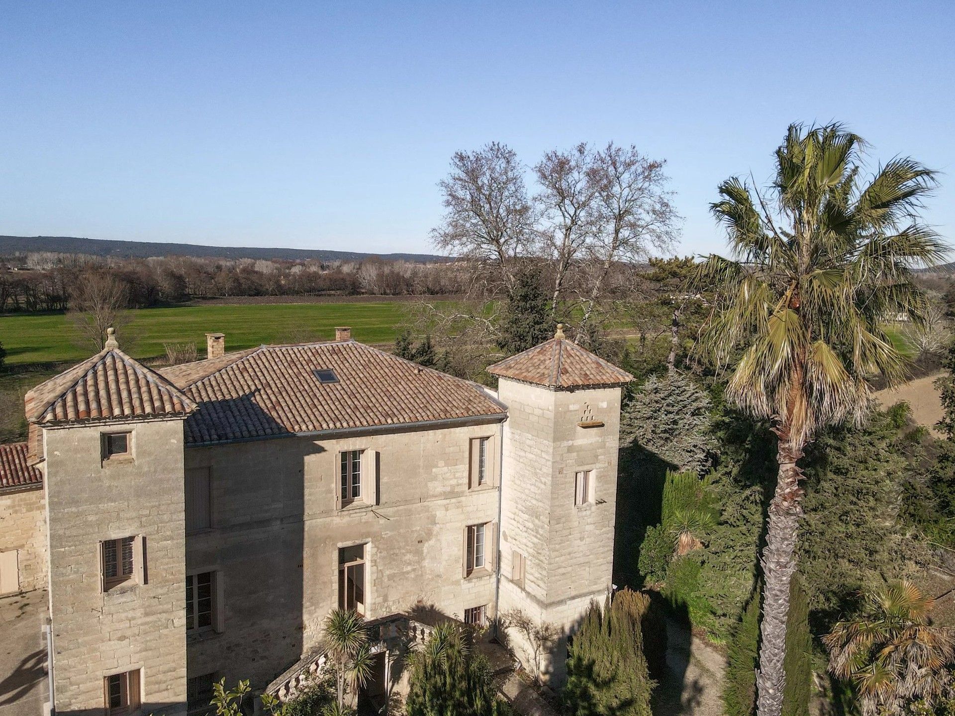 Fotos Kleines Château Nähe Uzès mit Nebengebäuden - 1 Hektar