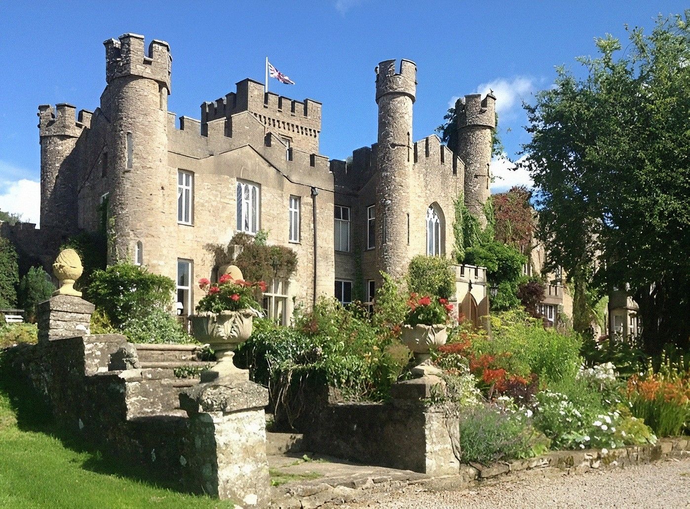 Immagini Hotel con castello in Inghilterra, confine scozzese