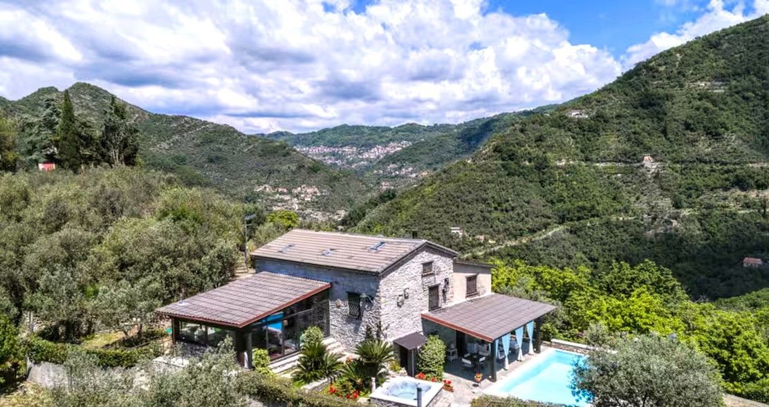 Immagini Maison de campagne en Ligurie près de Portofino avec un beau panorama sur les montagnes
