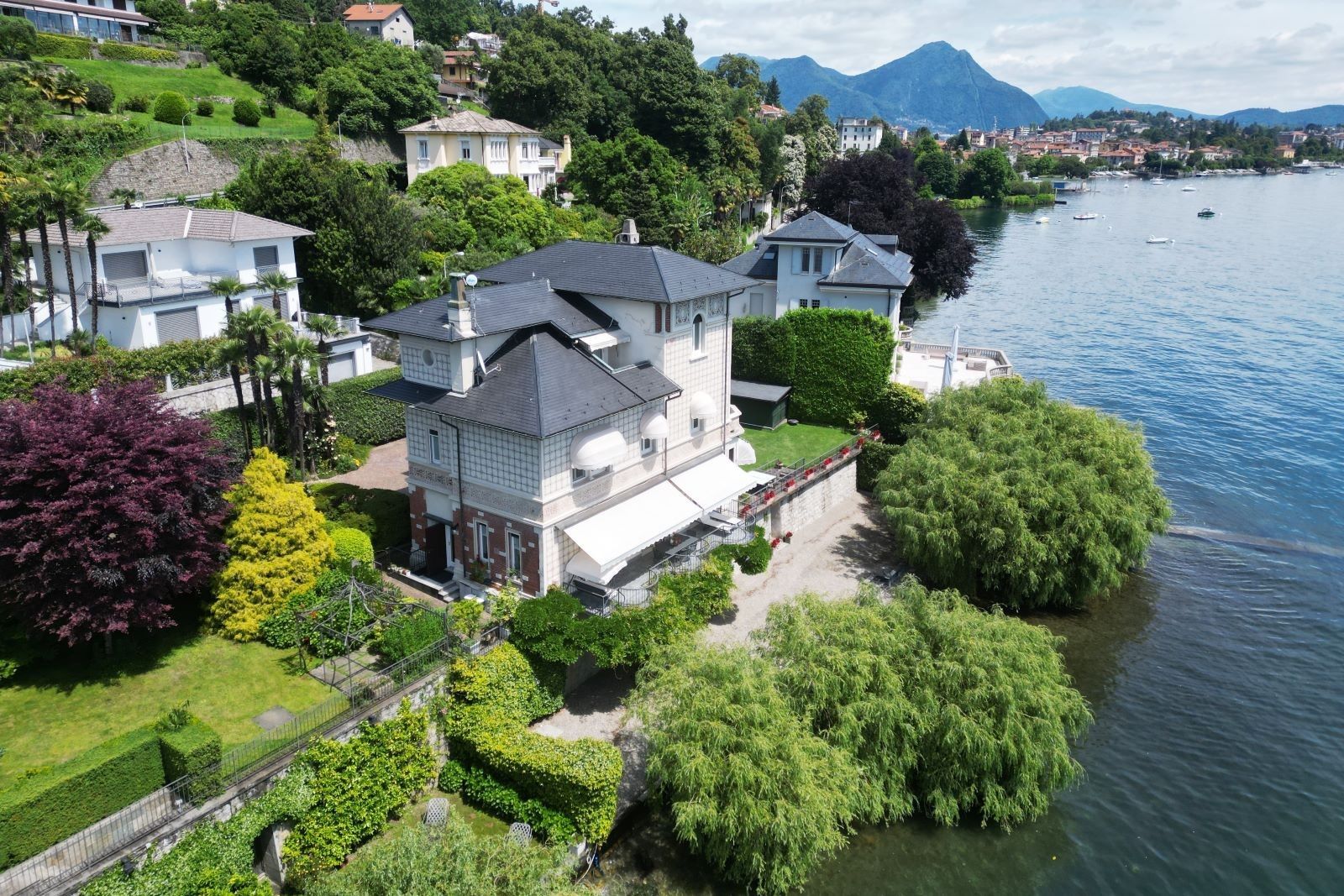 Fotos Historische Villa in direkter Seelage mit Privatstrand
