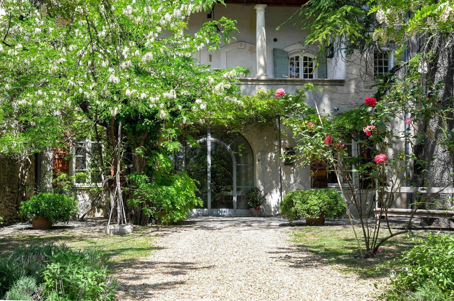 Fotos Anwesen in der Provence mit Garten und historischem Weinkeller