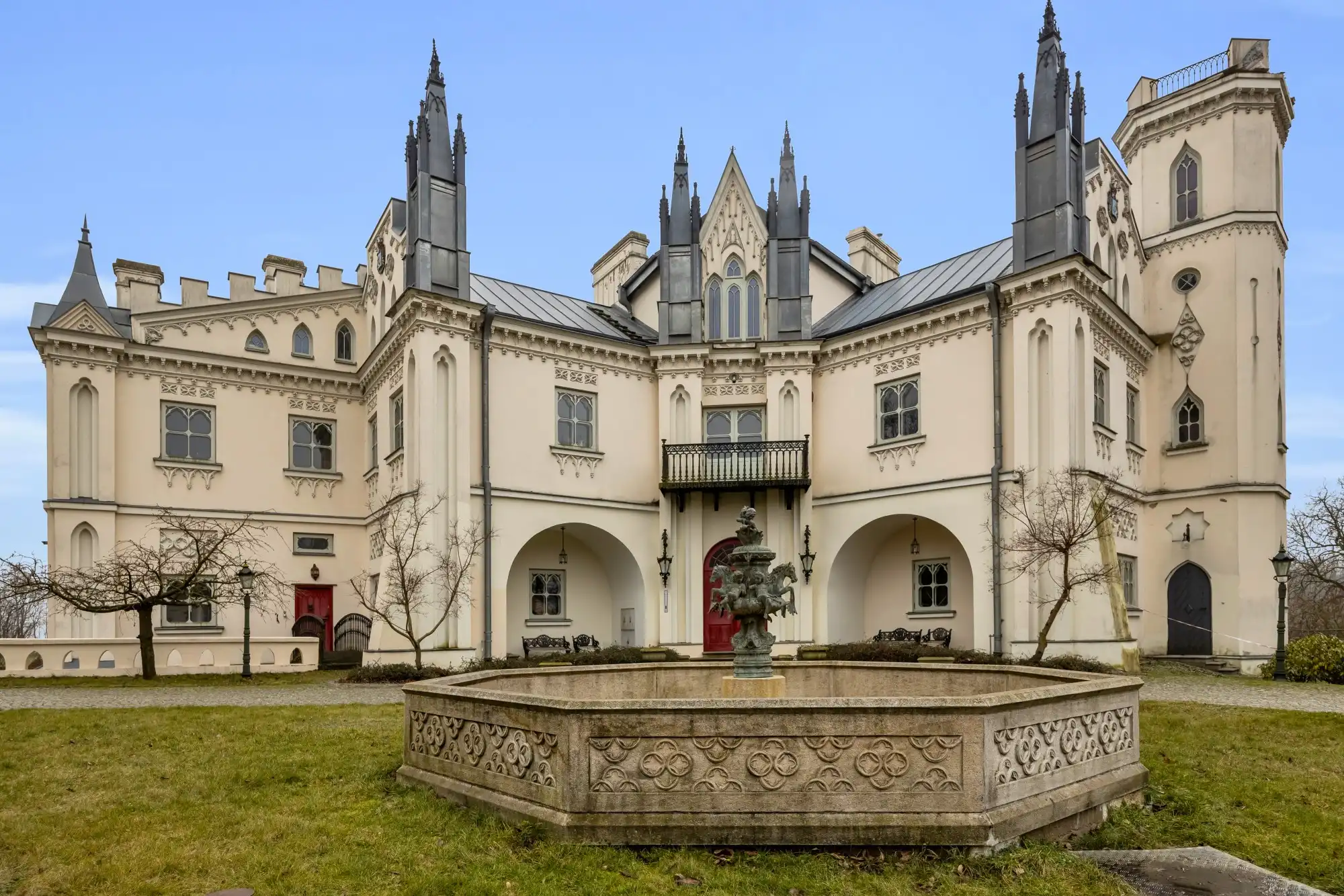 Immagini Villa perfettamente ristrutturata vicino a Varsavia